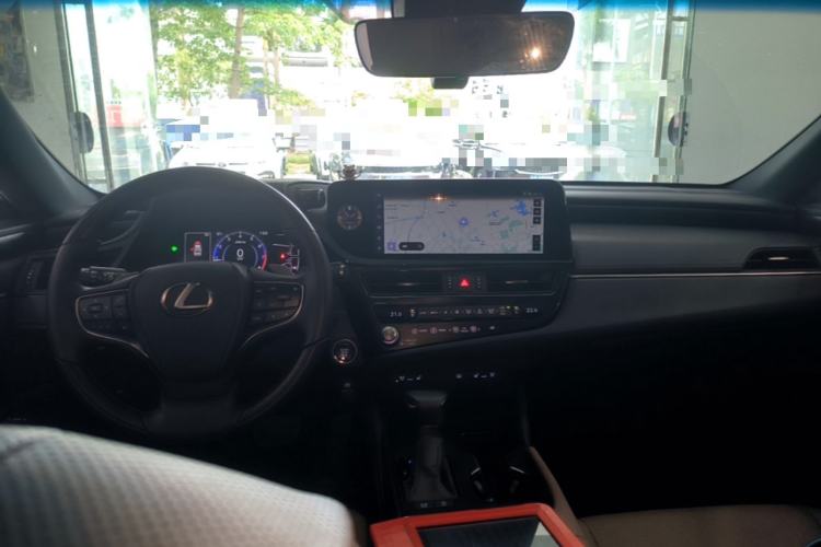 Used Lexus ES 2022 200 Luxury Edition Center Console