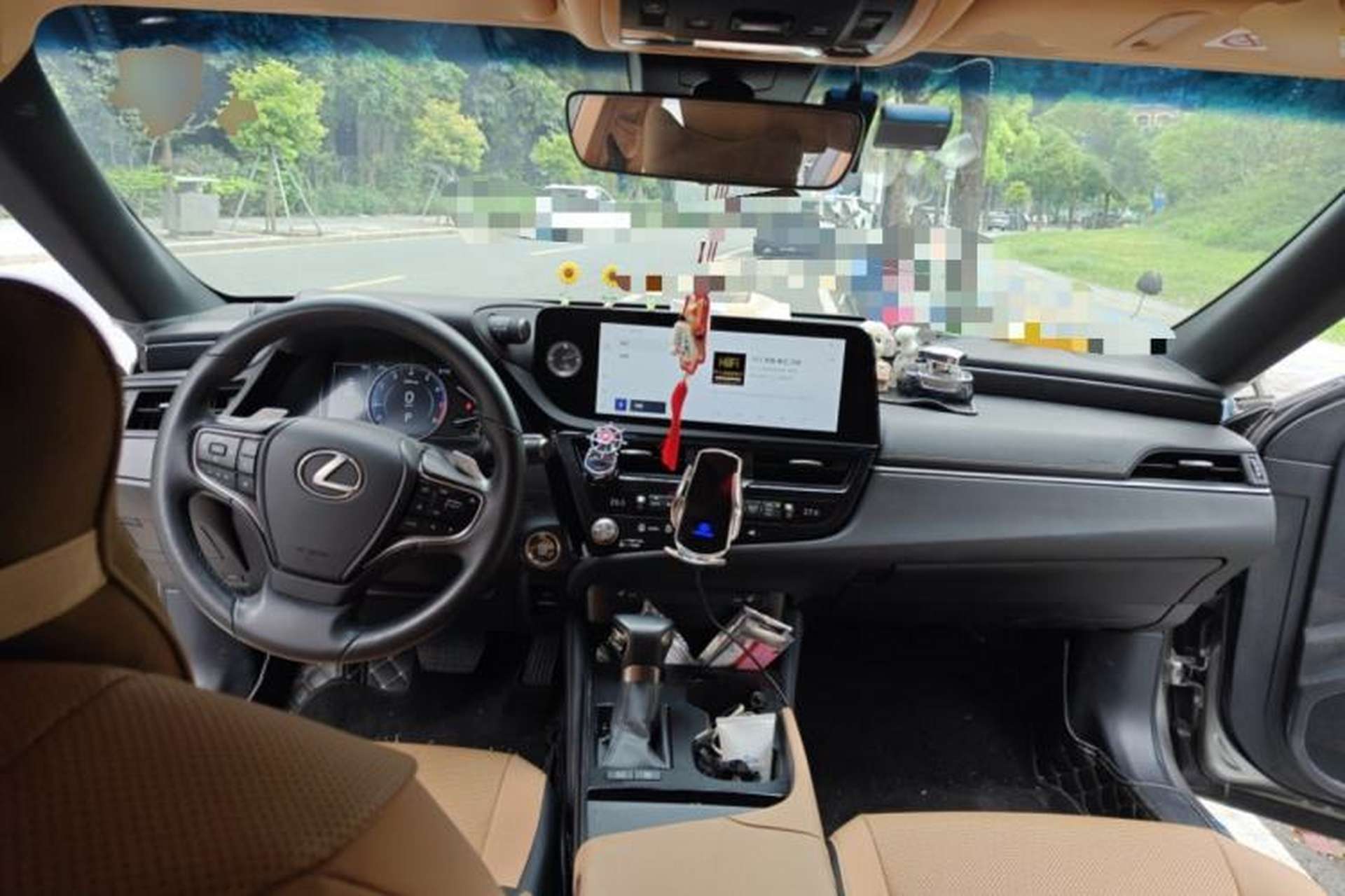 Used Lexus ES 2022 200 Excellence Edition Center Console