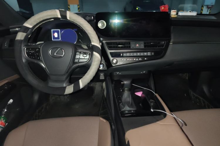 Used Lexus ES 2022 200 Excellence Edition Center Console