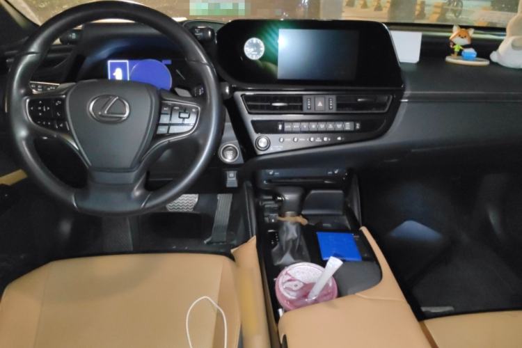 Used Lexus ES 2022 200 Excellence Edition Center Console