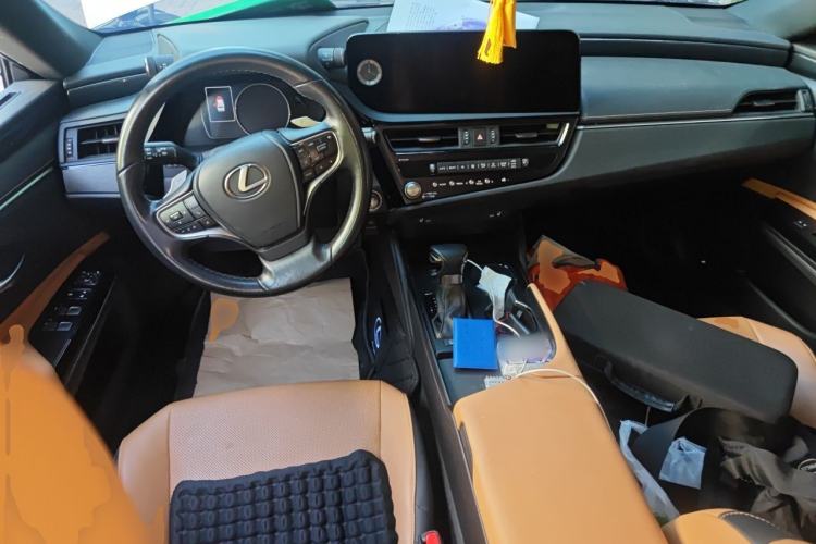 Used Lexus ES 2022 200 Excellence Edition Center Console