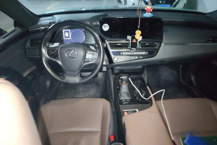 Used Lexus ES 2022 200 Excellence Edition Center Console