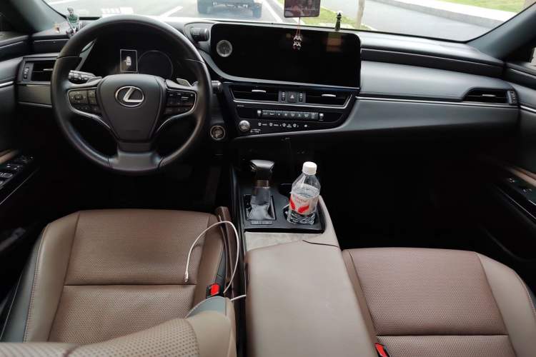 Used Lexus ES 2022 200 Excellence Edition Center Console