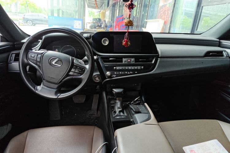 Used Lexus ES 2022 200 Excellence Edition Center Console