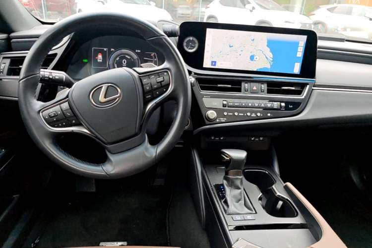 Used Lexus ES 2022 300h Deluxe Edition Center Console