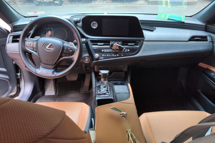 Used Lexus ES 2022 200 Excellence Edition Center Console