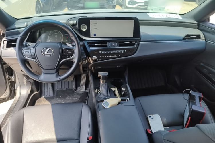 Used Lexus ES 2022 200 Excellence Edition Center Console