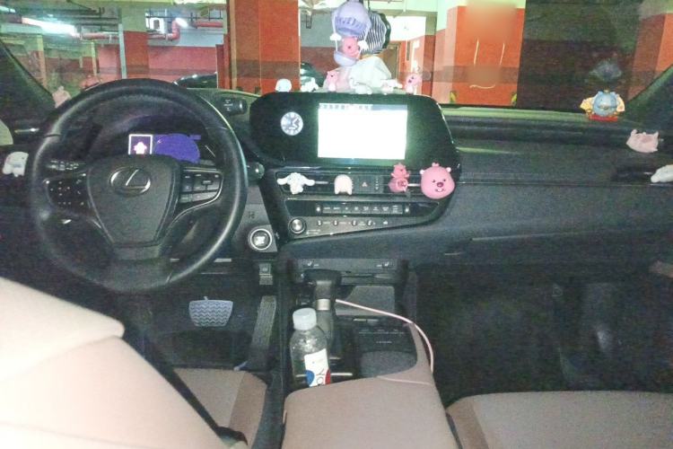 Used Lexus ES 2022 200 Excellence Edition Center Console