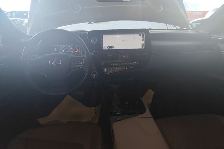 Used Lexus ES 2022 200 Excellence Edition Center Console