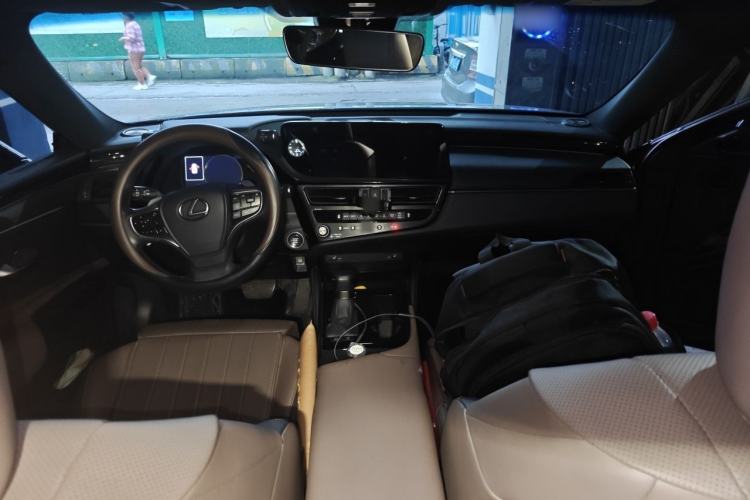 Used Lexus ES 2022 200 Excellence Edition Center Console