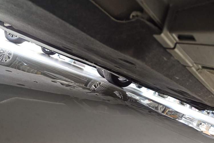 Used Lexus ES 2022 300h Silver Glow Limited Edition Chassis Front Right