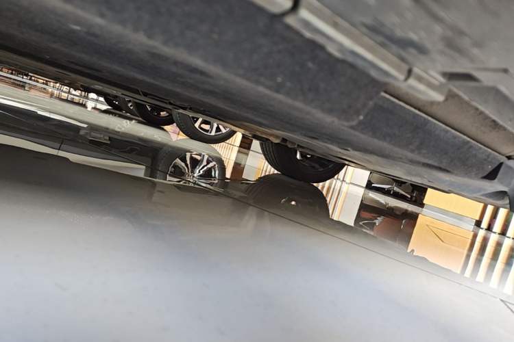Used Lexus ES 2022 300h Silver Glow Limited Edition Chassis Rear Left