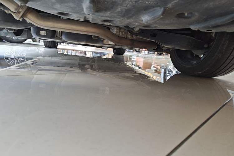Used Lexus ES 2022 300h Silver Glow Limited Edition Chassis Rear