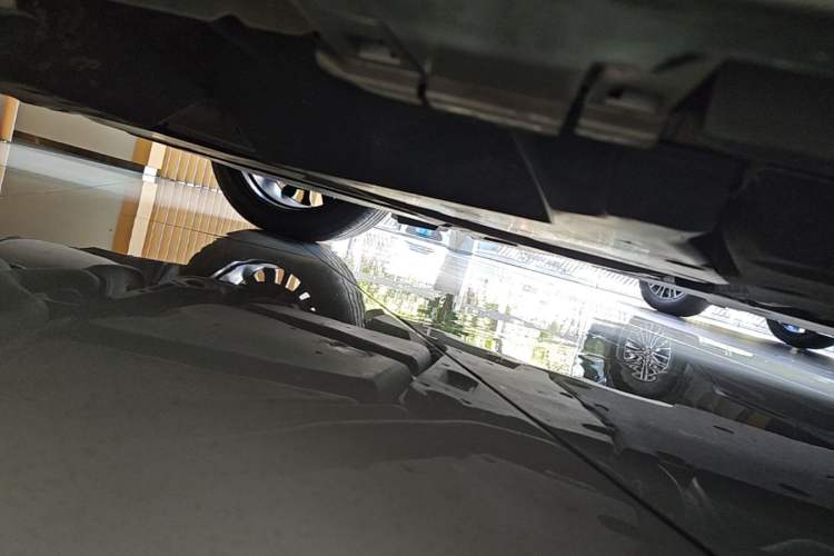 Used Lexus ES 2022 300h Silver Glow Limited Edition Chassis Rear Right
