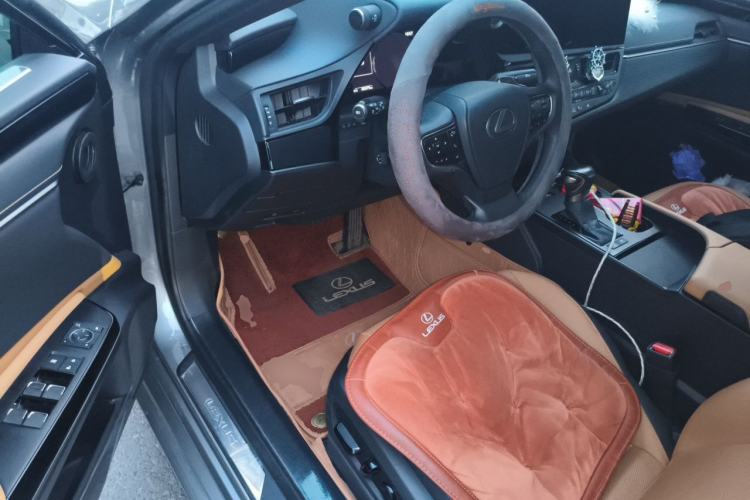 Used Lexus ES 2022 300h Excellence Edition Driver Seat