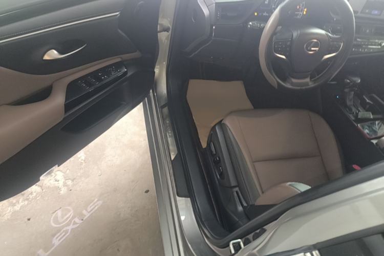 Used Lexus ES 2022 260 Excellence Edition Driver Seat