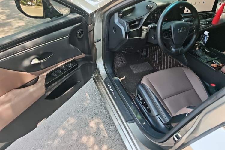 Used Lexus ES 2022 260 Excellence Edition Driver Seat