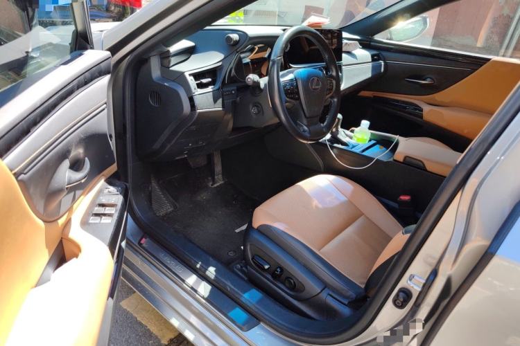 Used Lexus ES 2022 200 Excellence Edition Driver Seat