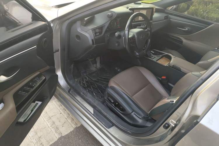 Used Lexus ES 2022 200 Excellence Edition Driver Seat