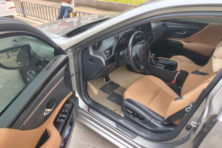 Used Lexus ES 2022 200 Excellence Edition Driver Seat