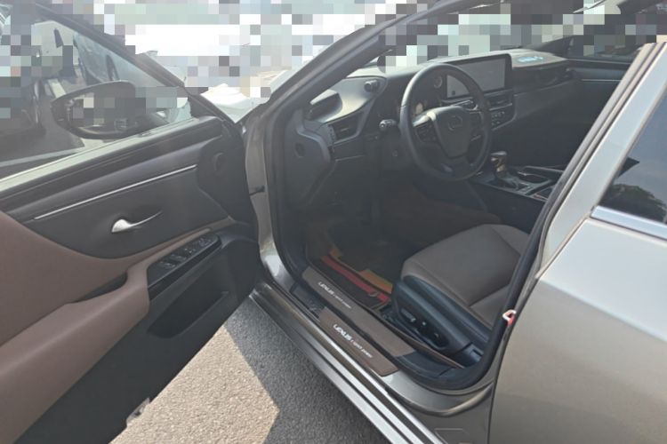 Used Lexus ES 2022 300h Excellence Edition Driver Seat