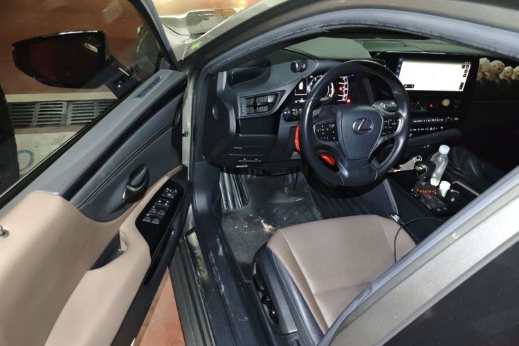 Used Lexus ES 2022 200 Excellence Edition Driver Seat