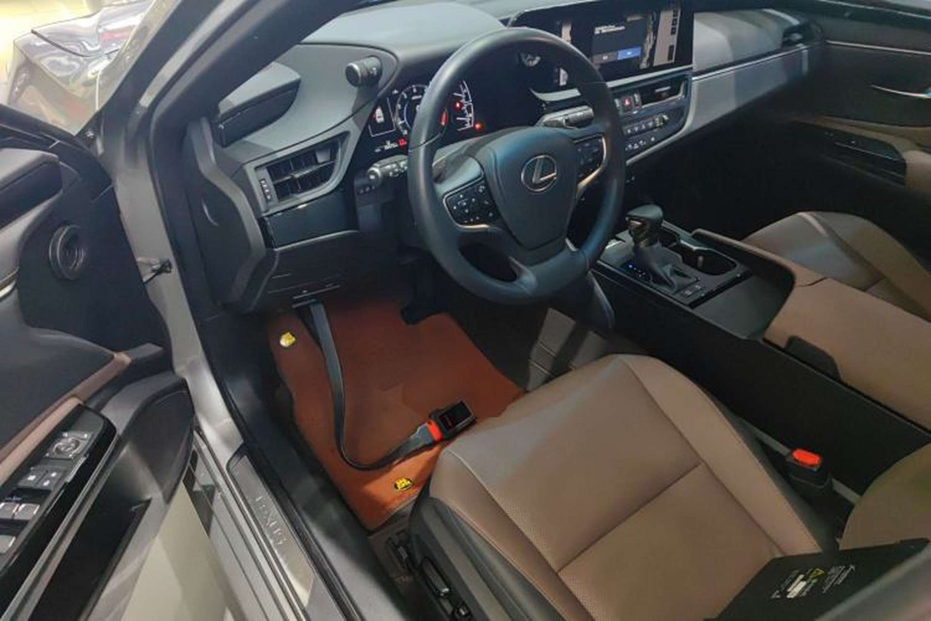 Used Lexus ES 2022 200 Excellence Edition Driver Seat