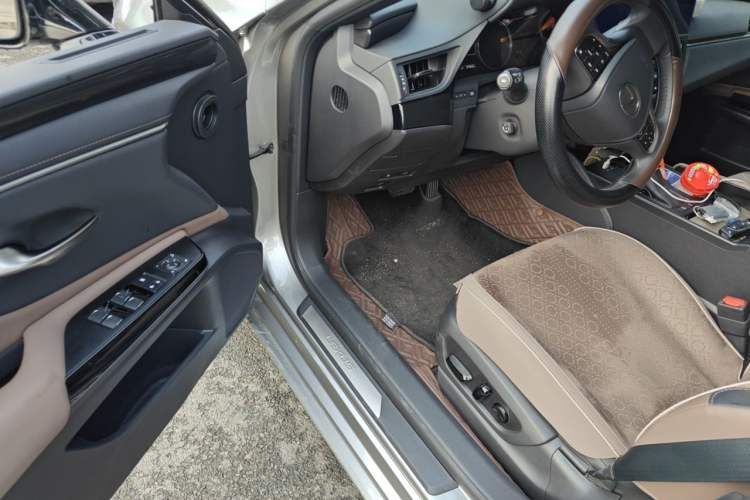 Used Lexus ES 2022 200 Excellence Edition Driver Seat