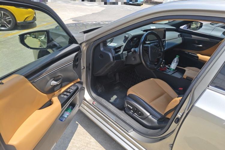 Used Lexus ES 2022 200 Excellence Edition Driver Seat