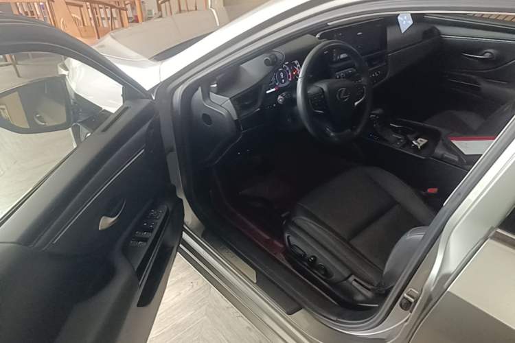 Used Lexus ES 2022 200 Excellence Edition Driver Seat