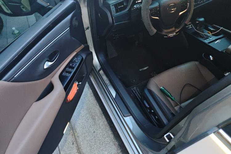 Used Lexus ES 2022 200 Excellence Edition Driver Seat