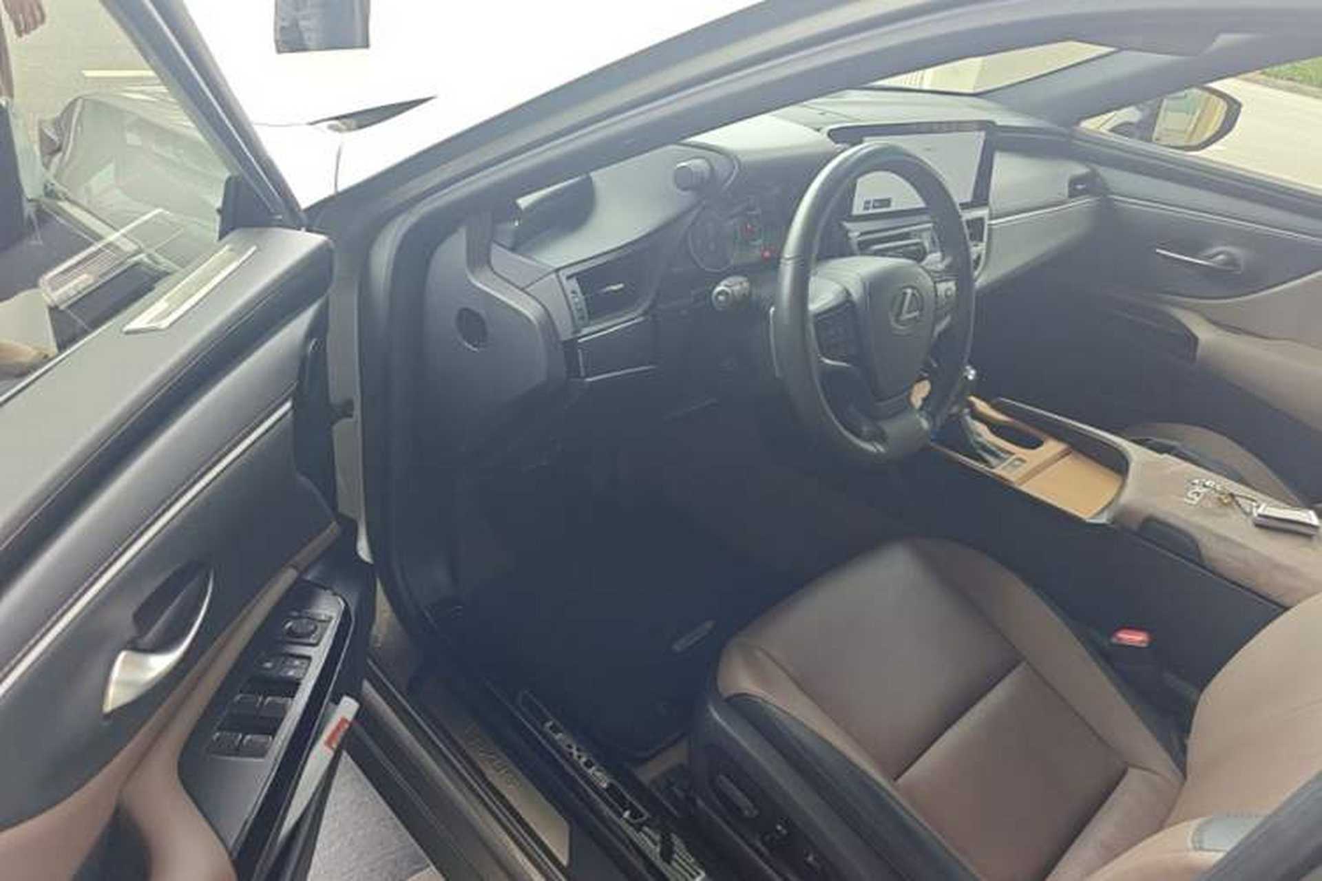 Used Lexus ES 2022 300h Excellence Edition Driver Seat