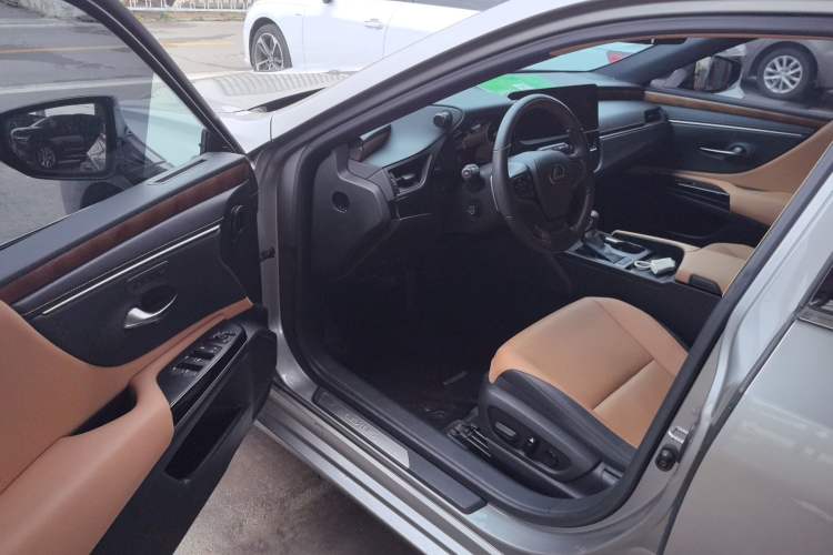 Used Lexus ES 2022 200 Luxury Edition Driver Seat