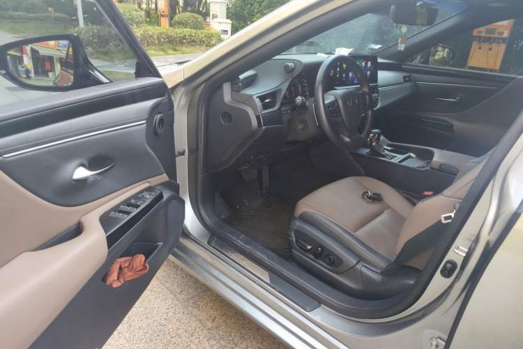 Used Lexus ES 2022 200 Excellence Edition Driver Seat