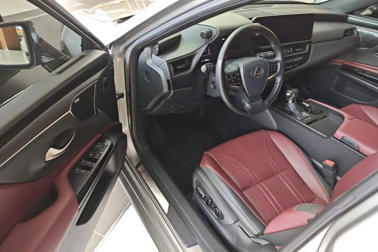 Used Lexus ES 2022 300h Silver Glow Limited Edition Driver Seat