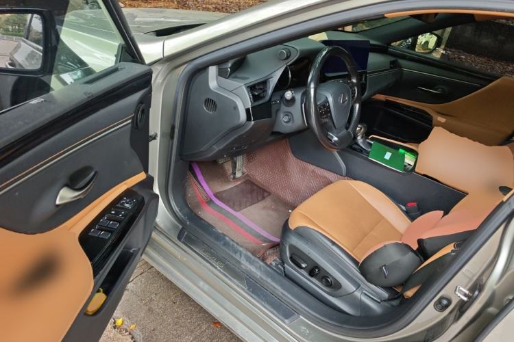 Used Lexus ES 2022 300h Excellence Edition Driver Seat