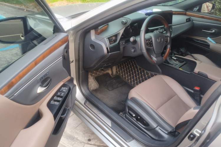 Used Lexus ES 2022 200 Luxury Edition Driver Seat