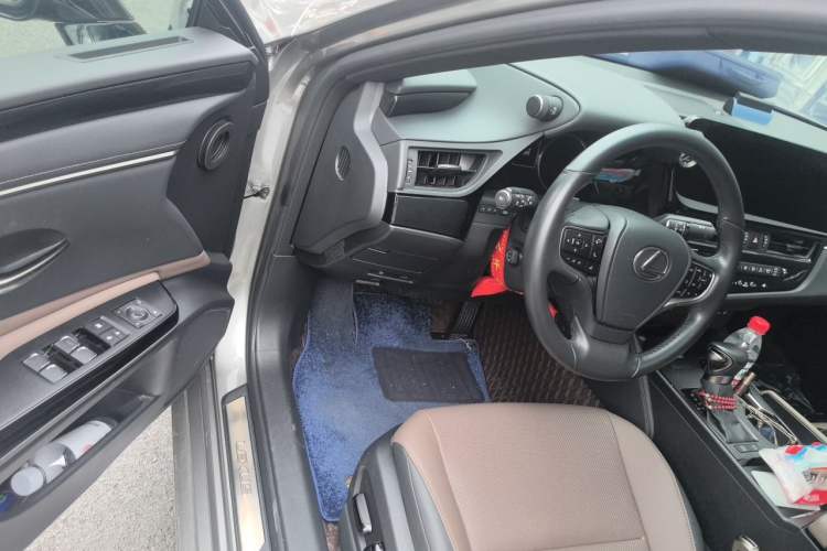 Used Lexus ES 2022 200 Excellence Edition Driver Seat
