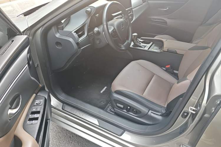 Used Lexus ES 2022 200 Excellence Edition Driver Seat