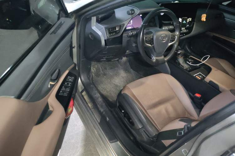 Used Lexus ES 2022 200 Excellence Edition Driver Seat