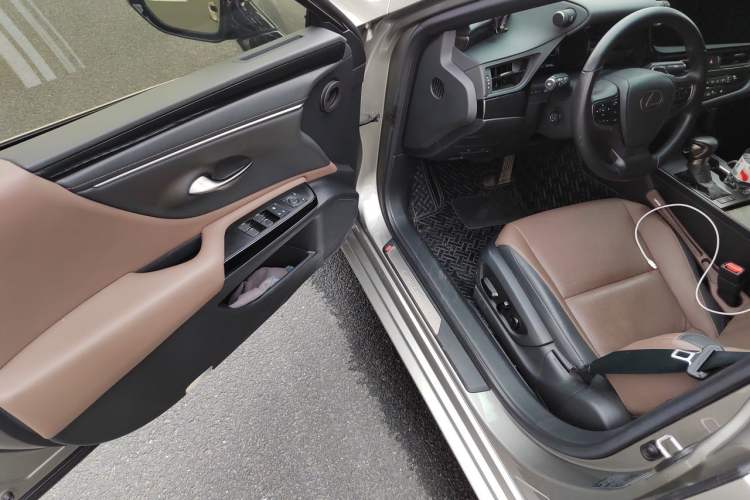 Used Lexus ES 2022 200 Excellence Edition Driver Seat