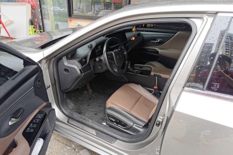 Used Lexus ES 2022 200 Excellence Edition Driver Seat