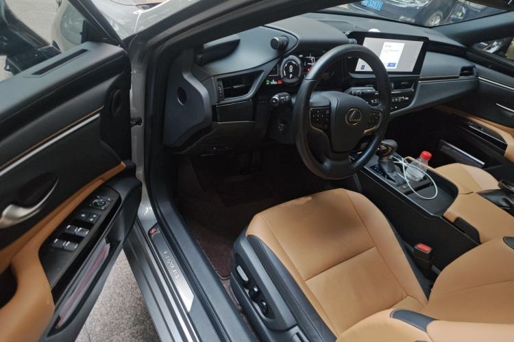 Used Lexus ES 2022 300h Excellence Edition Driver Seat