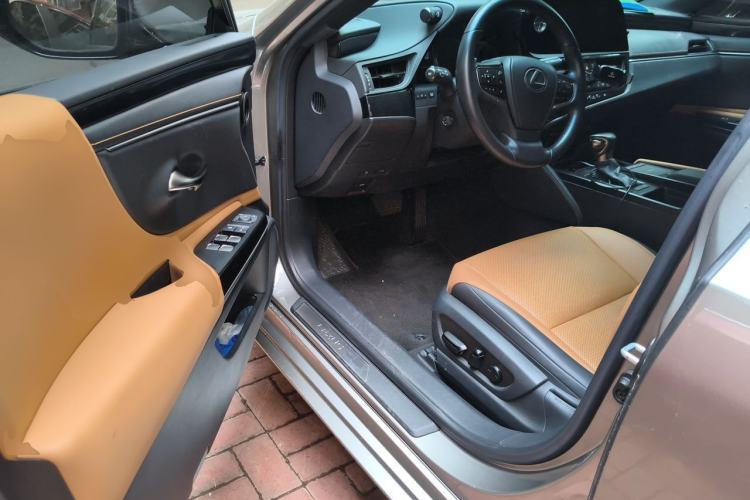 Used Lexus ES 2022 200 Excellence Edition Driver Seat