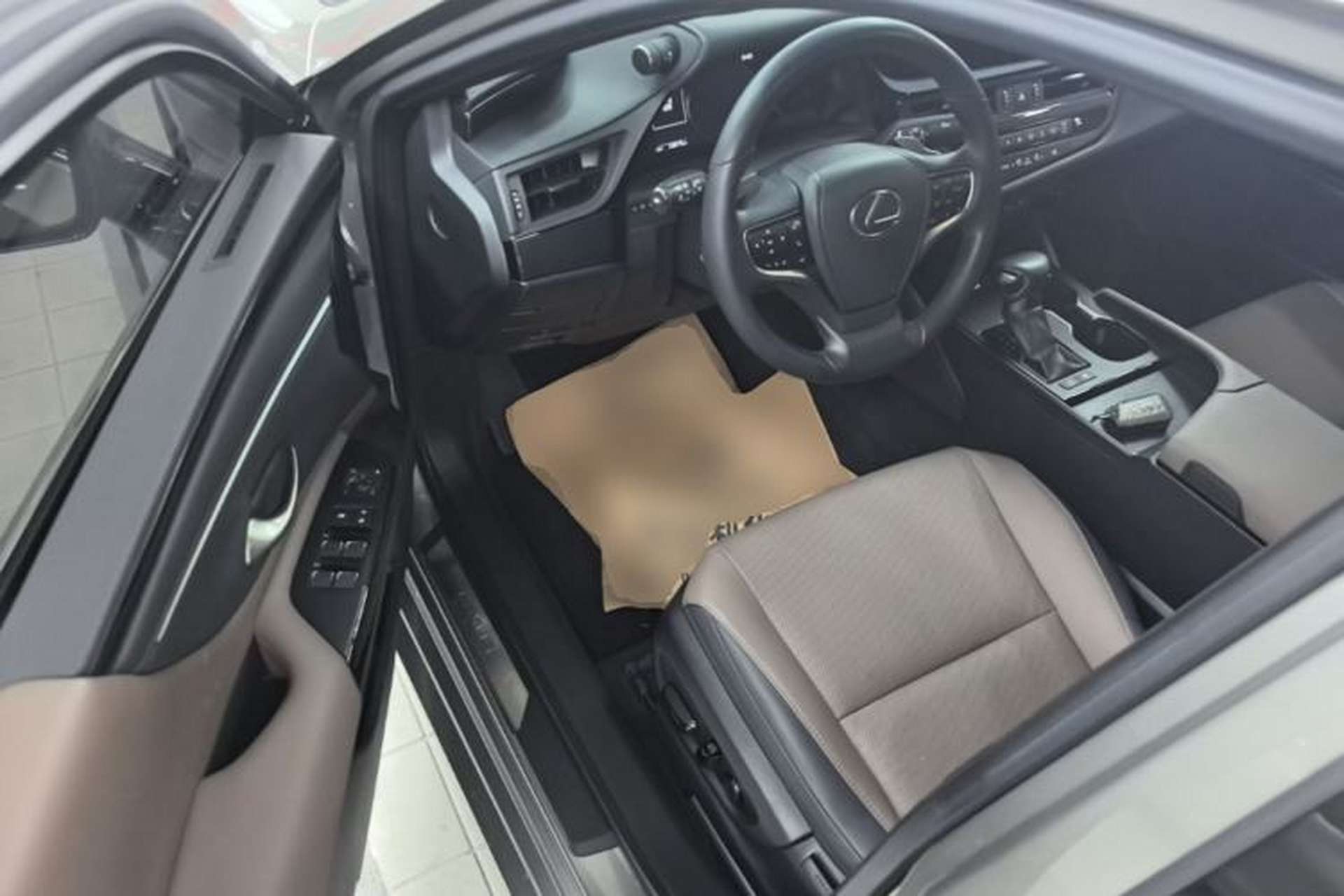Used Lexus ES 2022 300h Excellence Edition Driver Seat