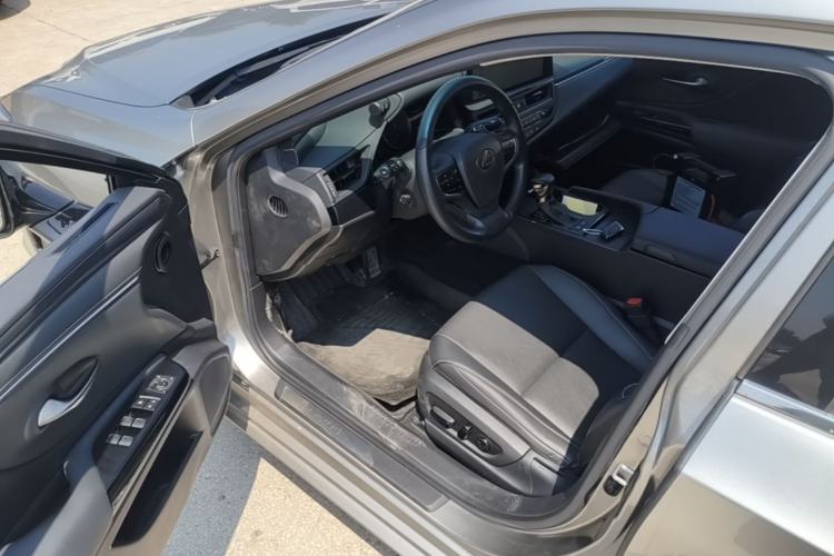 Used Lexus ES 2022 200 Excellence Edition Driver Seat
