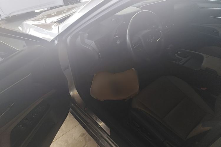 Used Lexus ES 2022 200 Excellence Edition Driver Seat