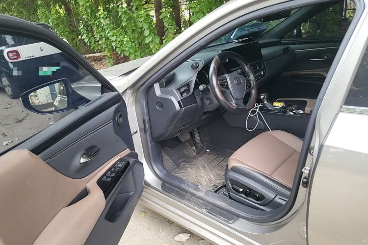 Used Lexus ES 2022 200 Excellence Edition Driver Seat