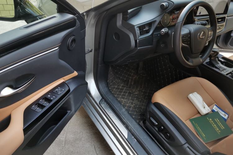 Used Lexus ES 2022 200 Excellence Edition Driver Seat