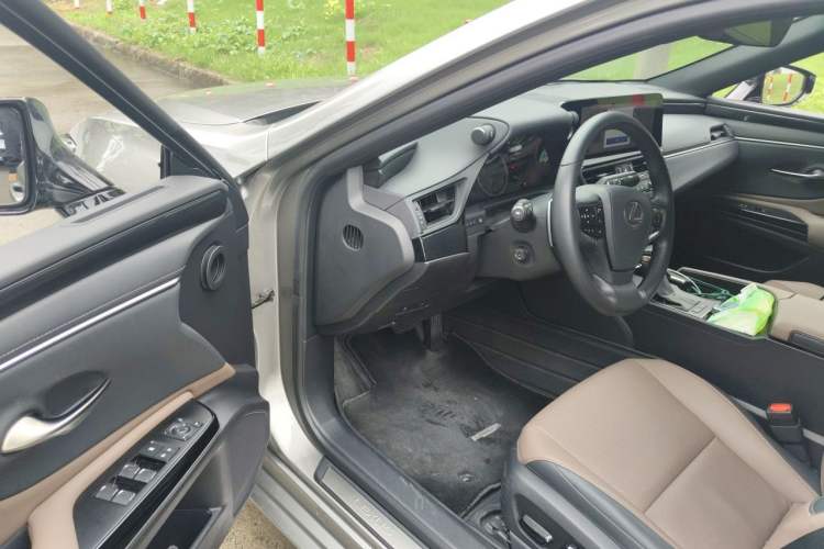 Used Lexus ES 2022 200 Excellence Edition Driver Seat